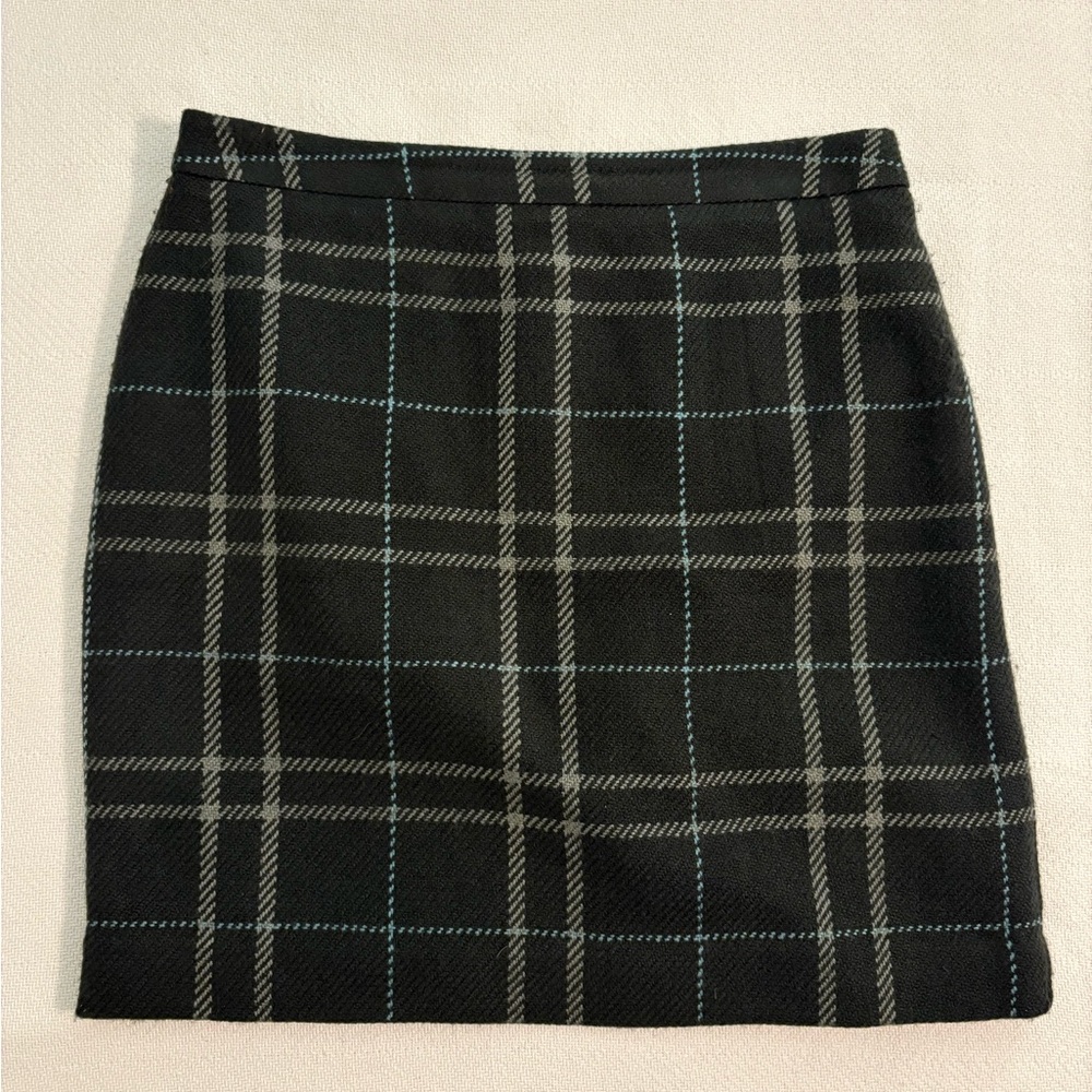 LOFT Women’s Plaid Black and Gray Women's Skirt Zipper Back size 4 petite